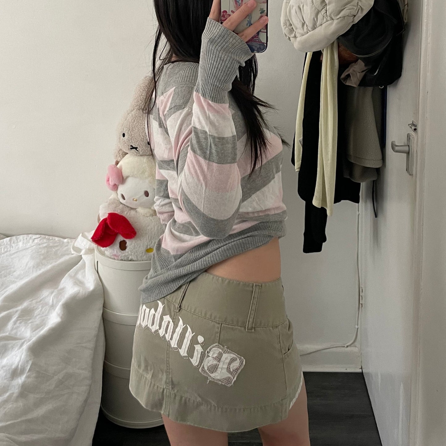 billabong preppy khaki beige graphic mini skirt