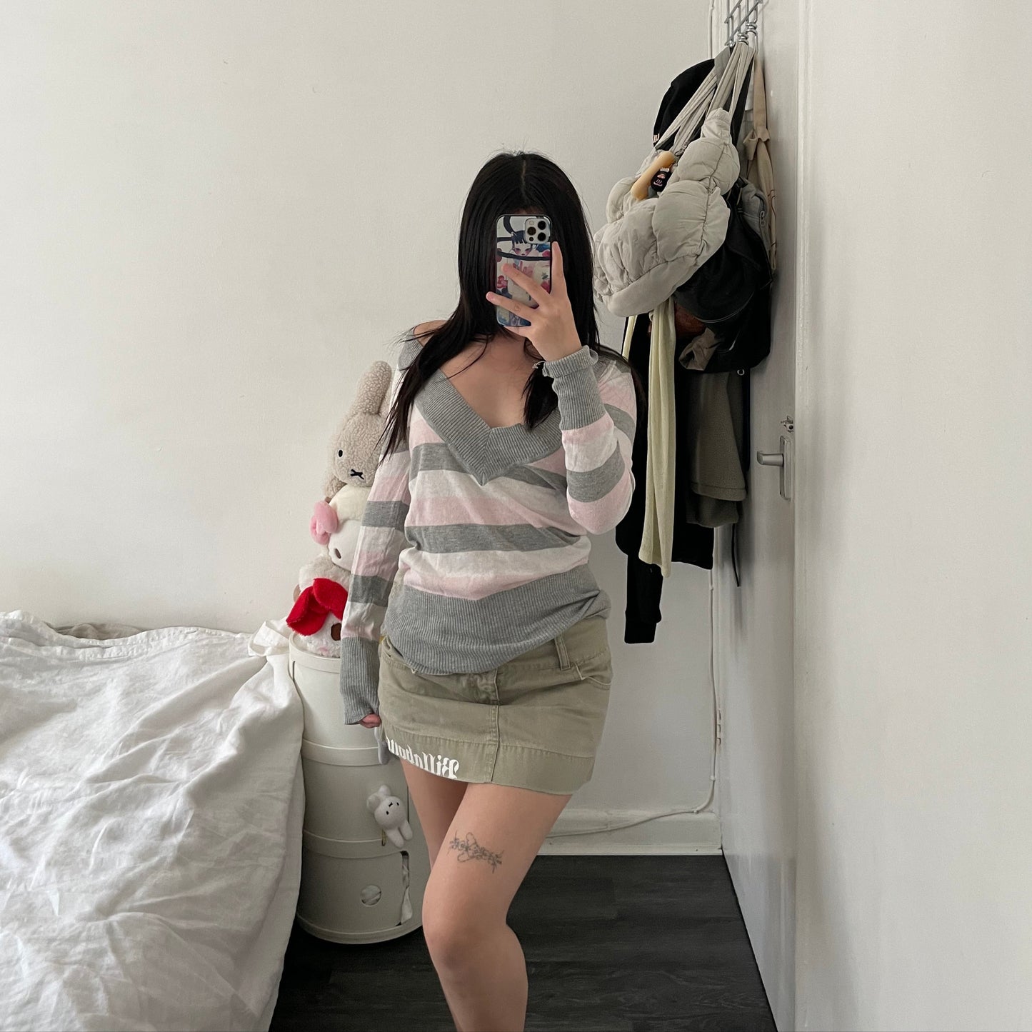 billabong preppy khaki beige graphic mini skirt