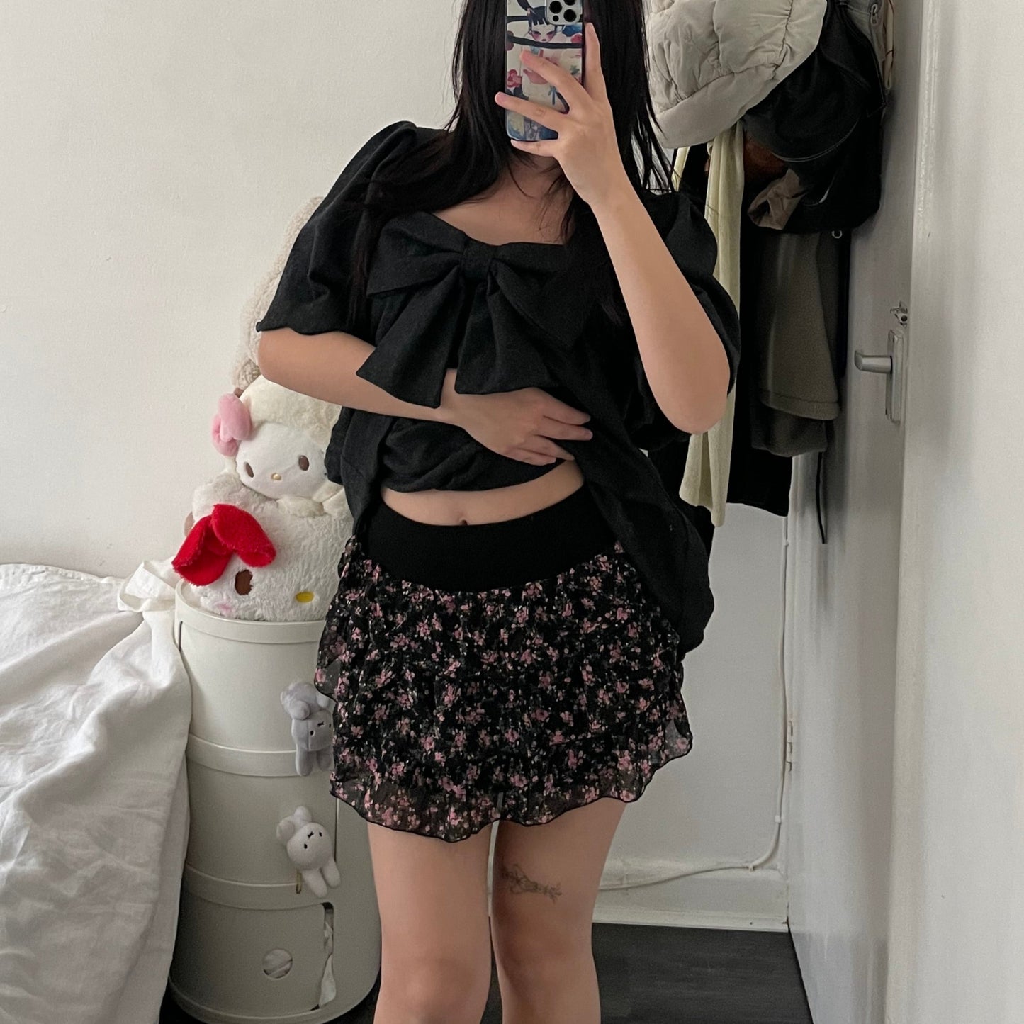 black pink floral print tiered ruffle mini skirt