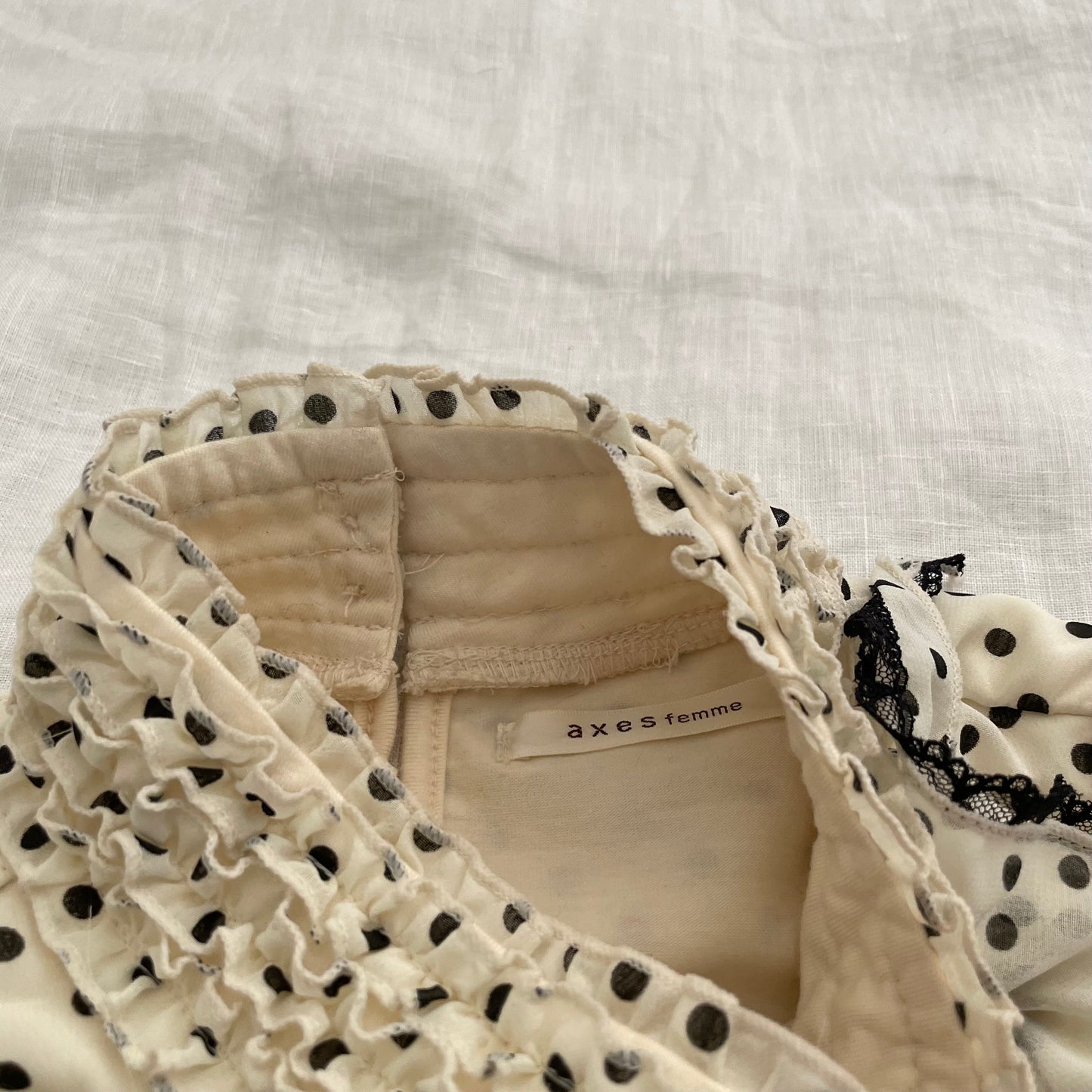 axes femmes cream polka dot ruffle collar blouson vest top