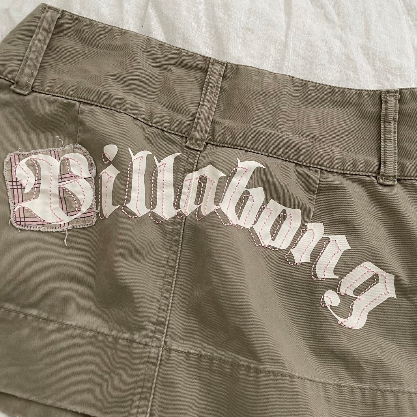 billabong preppy khaki beige graphic mini skirt