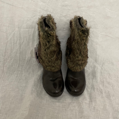 vintage nine west dark brown fur boots with buckle detail