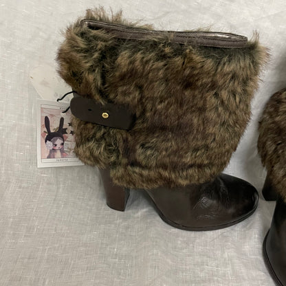 vintage nine west dark brown fur boots with buckle detail