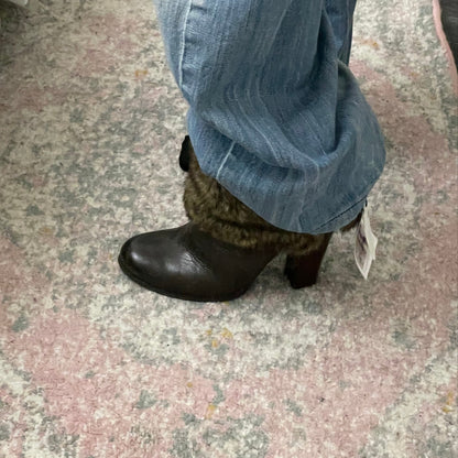 vintage nine west dark brown fur boots with buckle detail