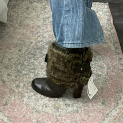 vintage nine west dark brown fur boots with buckle detail