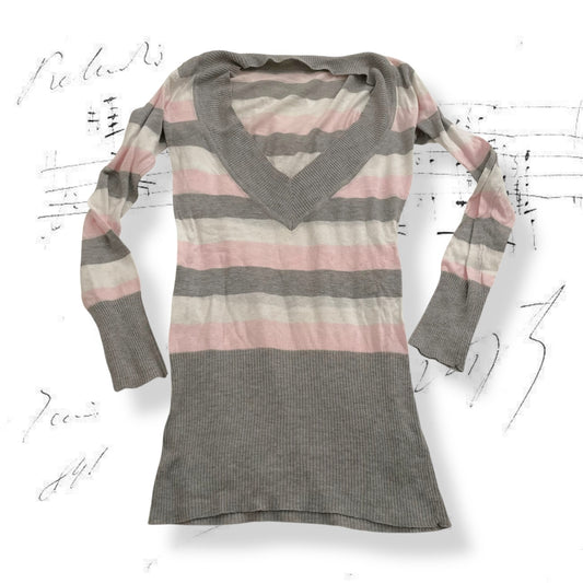 baby pink grey white striped v neck fine knit 3/4 sleeve top